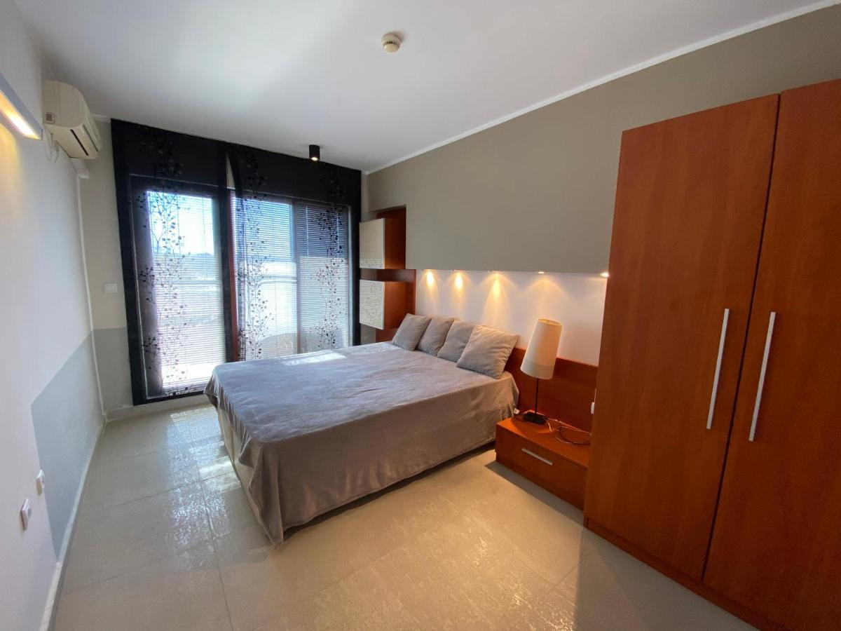 Marina Cape Superior Apartment Ахелой Екстериор снимка