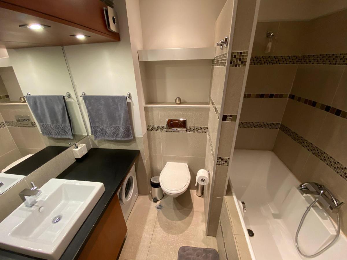 Marina Cape Superior Apartment Ахелой Екстериор снимка